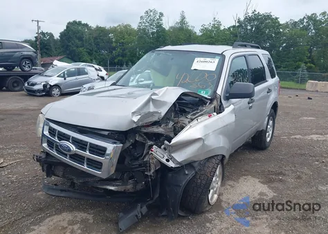 2009 Ford Escape Xlt z USA, uszkodzony, nr VIN 1FMCU93G59KA82206